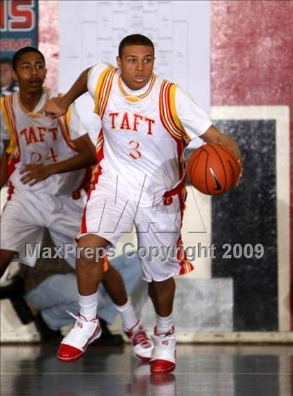 Thumbnail 2 in Taft vs. Westchester (Tip-Off Classic) photogallery.