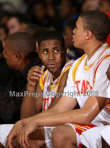 Thumbnail 2 in Taft vs. Westchester (Tip-Off Classic) photogallery.