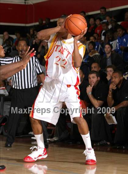 Thumbnail 2 in Taft vs. Westchester (Tip-Off Classic) photogallery.