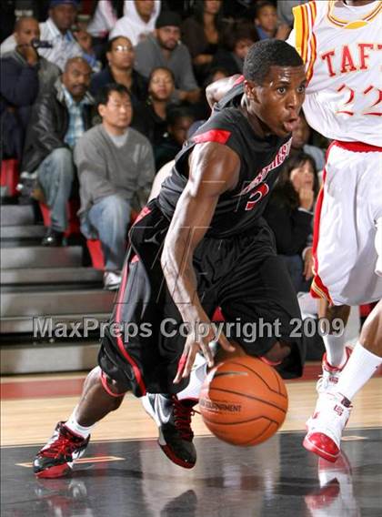 Thumbnail 1 in Taft vs. Westchester (Tip-Off Classic) photogallery.