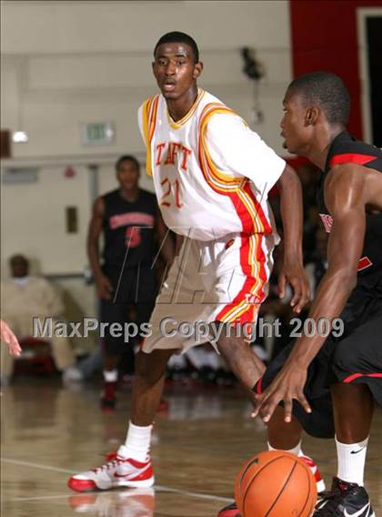 Thumbnail 3 in Taft vs. Westchester (Tip-Off Classic) photogallery.