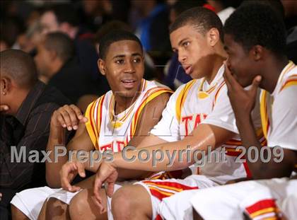 Thumbnail 1 in Taft vs. Westchester (Tip-Off Classic) photogallery.