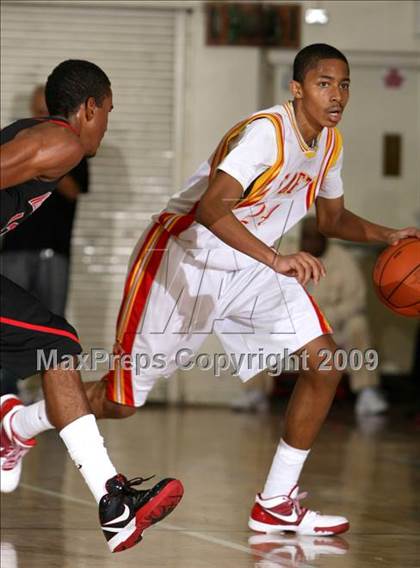 Thumbnail 1 in Taft vs. Westchester (Tip-Off Classic) photogallery.