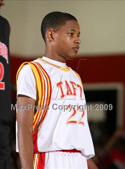 Thumbnail 3 in Taft vs. Westchester (Tip-Off Classic) photogallery.