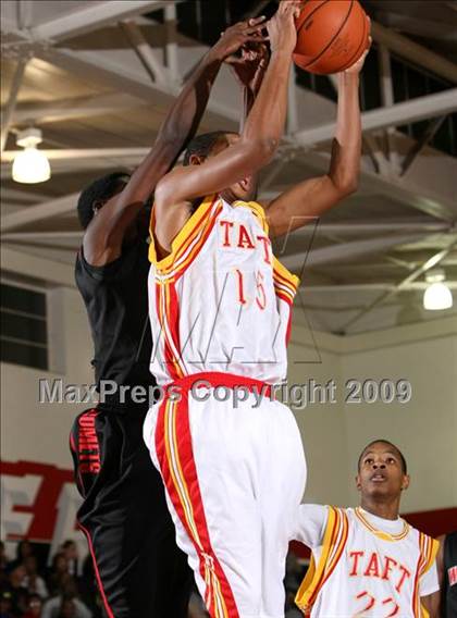 Thumbnail 3 in Taft vs. Westchester (Tip-Off Classic) photogallery.