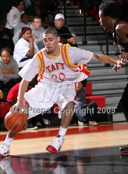 Thumbnail 1 in Taft vs. Westchester (Tip-Off Classic) photogallery.