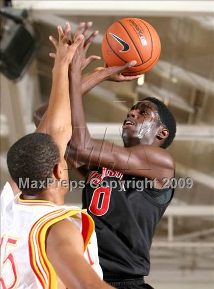 Thumbnail 1 in Taft vs. Westchester (Tip-Off Classic) photogallery.