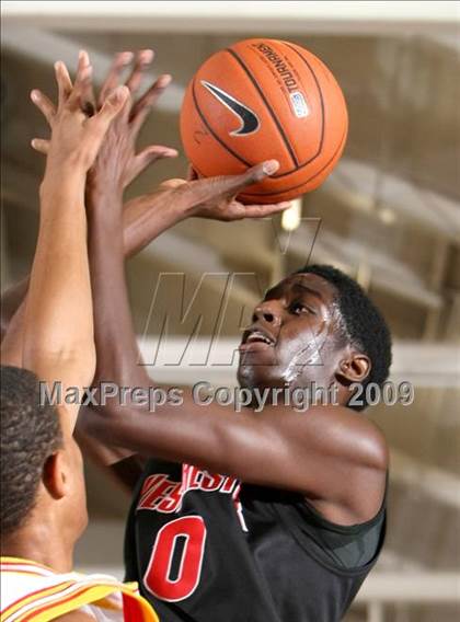 Thumbnail 2 in Taft vs. Westchester (Tip-Off Classic) photogallery.