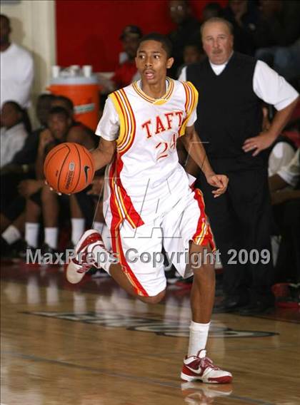 Thumbnail 2 in Taft vs. Westchester (Tip-Off Classic) photogallery.