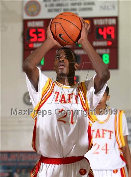 Thumbnail 2 in Taft vs. Westchester (Tip-Off Classic) photogallery.