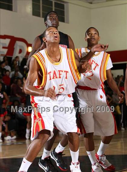 Thumbnail 2 in Taft vs. Westchester (Tip-Off Classic) photogallery.
