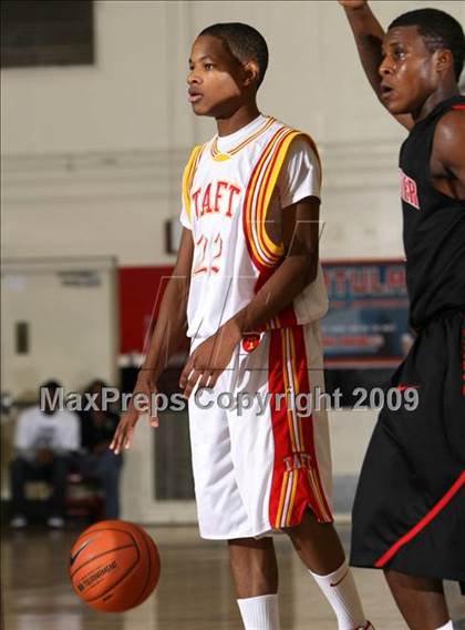 Thumbnail 2 in Taft vs. Westchester (Tip-Off Classic) photogallery.