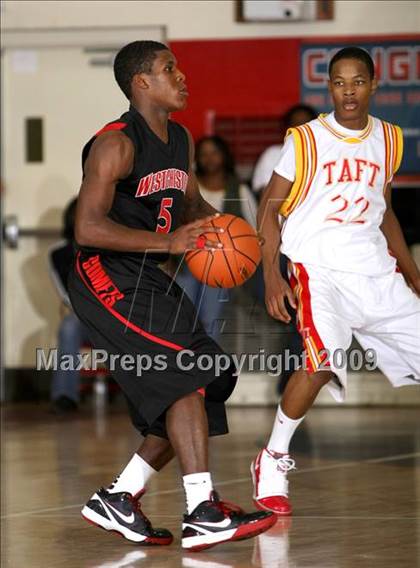Thumbnail 1 in Taft vs. Westchester (Tip-Off Classic) photogallery.