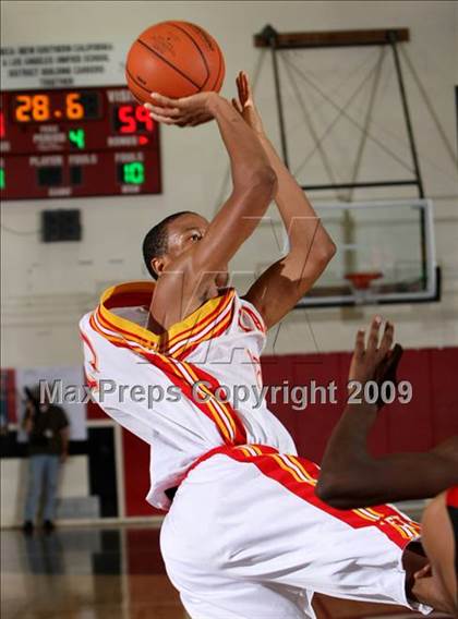 Thumbnail 1 in Taft vs. Westchester (Tip-Off Classic) photogallery.