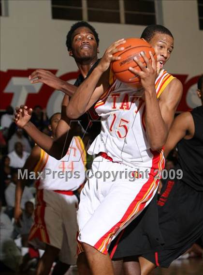 Thumbnail 2 in Taft vs. Westchester (Tip-Off Classic) photogallery.