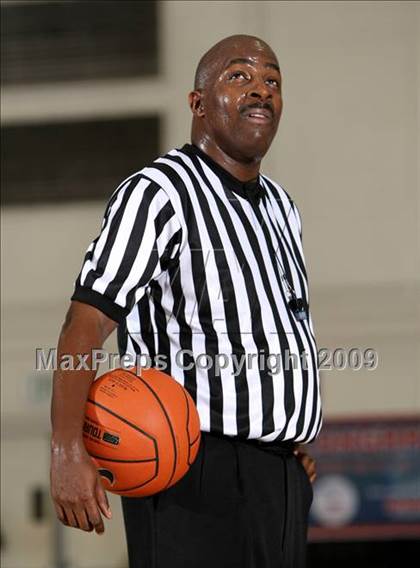 Thumbnail 1 in Taft vs. Westchester (Tip-Off Classic) photogallery.