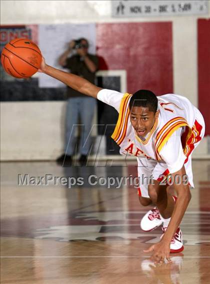 Thumbnail 3 in Taft vs. Westchester (Tip-Off Classic) photogallery.