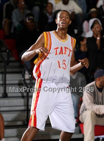 Thumbnail 2 in Taft vs. Westchester (Tip-Off Classic) photogallery.