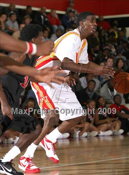 Thumbnail 3 in Taft vs. Westchester (Tip-Off Classic) photogallery.