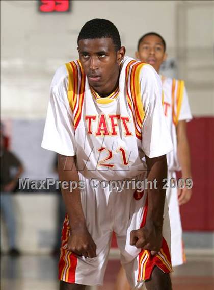 Thumbnail 3 in Taft vs. Westchester (Tip-Off Classic) photogallery.