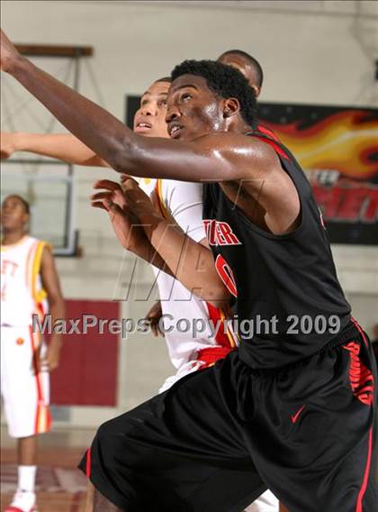 Thumbnail 1 in Taft vs. Westchester (Tip-Off Classic) photogallery.