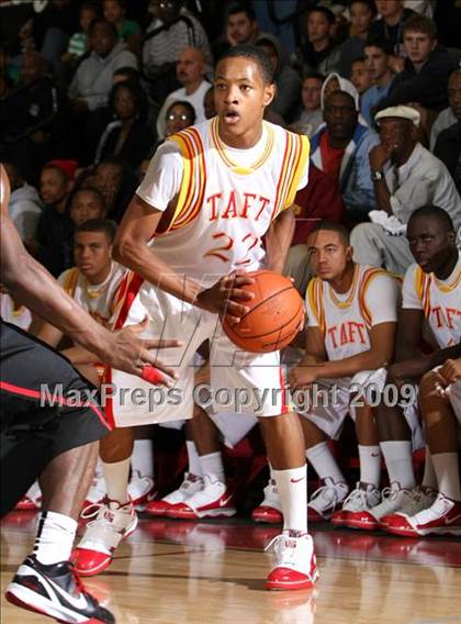 Thumbnail 1 in Taft vs. Westchester (Tip-Off Classic) photogallery.