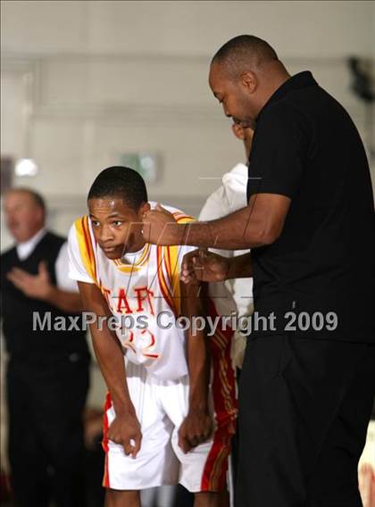 Thumbnail 3 in Taft vs. Westchester (Tip-Off Classic) photogallery.