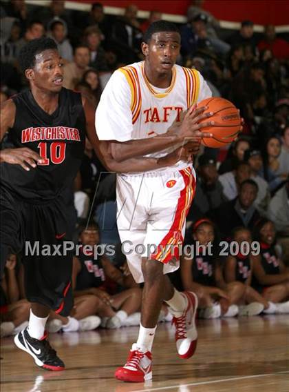 Thumbnail 2 in Taft vs. Westchester (Tip-Off Classic) photogallery.