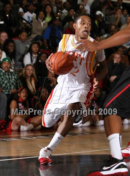 Thumbnail 3 in Taft vs. Westchester (Tip-Off Classic) photogallery.