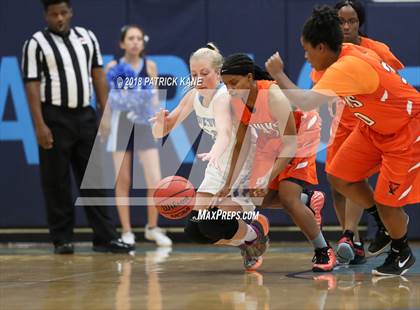 Thumbnail 1 in Hayfield @ Yorktown photogallery.