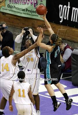Thumbnail 3 in Canyon Springs vs. Oakland Tech (State D1 Final)#2 photogallery.