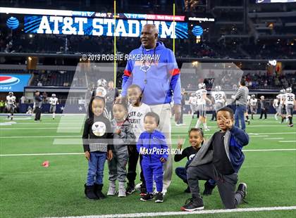 Thumbnail 2 in Duncanville vs. North Shore (UIL 6A Division 1 Final) photogallery.