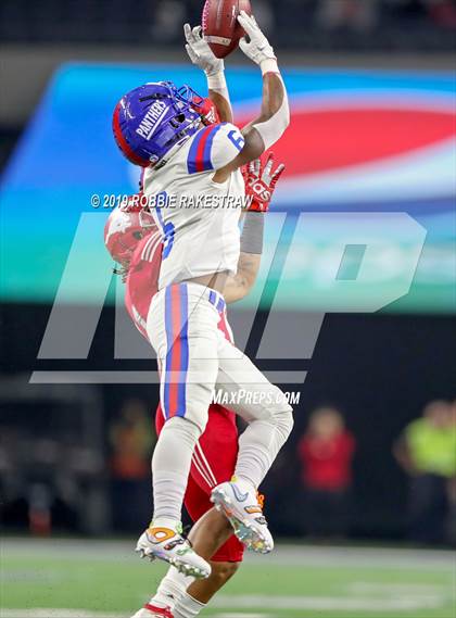 Thumbnail 3 in Duncanville vs. North Shore (UIL 6A Division 1 Final) photogallery.