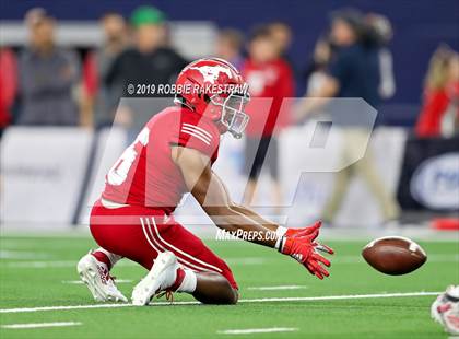 Thumbnail 2 in Duncanville vs. North Shore (UIL 6A Division 1 Final) photogallery.
