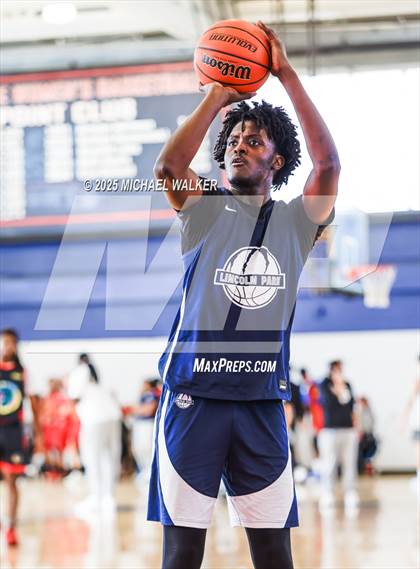 Thumbnail 1 in Lower East Side Prep Vs St. Albans Prep (NYC Elite 32 Fall Brawl Tipoff) photogallery.