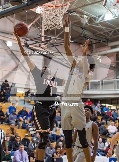 Thumbnail 2 in Montverde Academy vs. Linden (Metro Classic) photogallery.