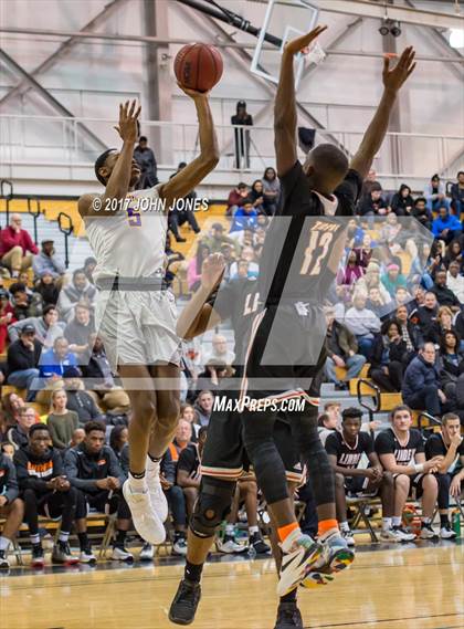 Thumbnail 3 in Montverde Academy vs. Linden (Metro Classic) photogallery.
