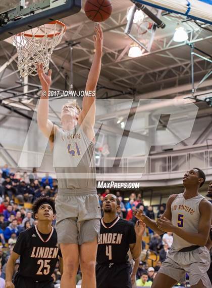Thumbnail 2 in Montverde Academy vs. Linden (Metro Classic) photogallery.