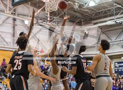 Thumbnail 3 in Montverde Academy vs. Linden (Metro Classic) photogallery.