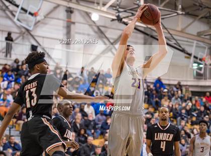 Thumbnail 1 in Montverde Academy vs. Linden (Metro Classic) photogallery.