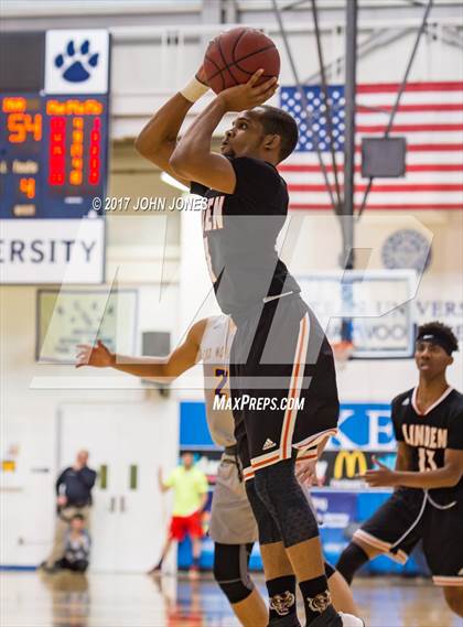 Thumbnail 3 in Montverde Academy vs. Linden (Metro Classic) photogallery.
