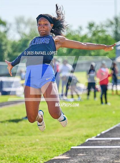 Thumbnail 1 in UIL 6A Track & Field Area 21&22 (Long Jump) photogallery.