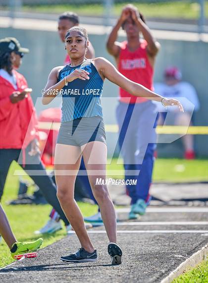 Thumbnail 2 in UIL 6A Track & Field Area 21&22 (Long Jump) photogallery.