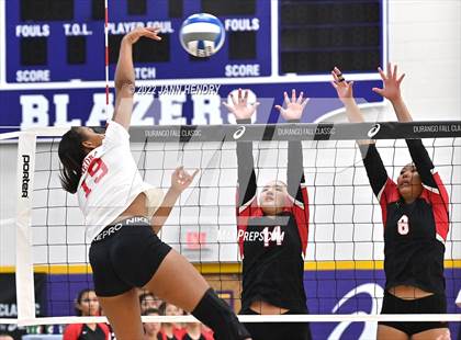 Thumbnail 3 in Cathedral Catholic vs. 'Iolani (Durango Fall Classic) photogallery.