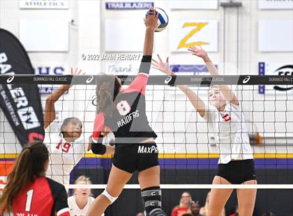 Thumbnail 1 in Cathedral Catholic vs. 'Iolani (Durango Fall Classic) photogallery.