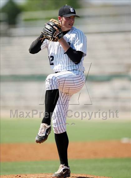 Thumbnail 1 in Hendrickson vs. Bowie photogallery.