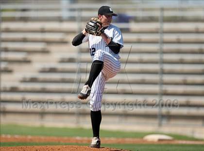 Thumbnail 3 in Hendrickson vs. Bowie photogallery.