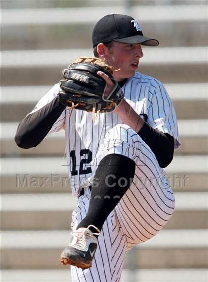 Thumbnail 2 in Hendrickson vs. Bowie photogallery.