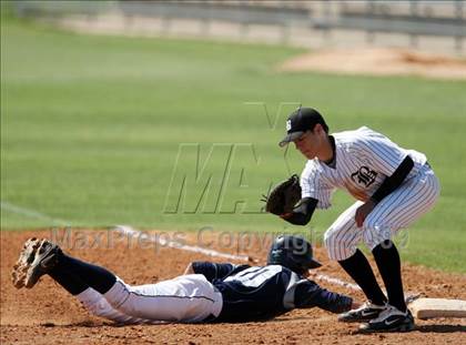 Thumbnail 2 in Hendrickson vs. Bowie photogallery.