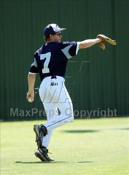 Thumbnail 2 in Hendrickson vs. Bowie photogallery.